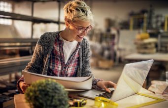 Increasing numbers of female managers turn to the benefits of being a contractor